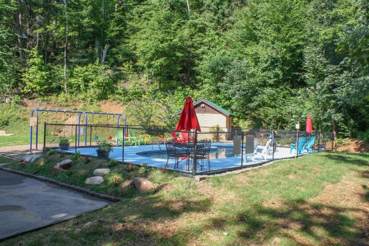 210 Cubs In The Treetops - Luxurious Cabin In 蓋特林堡 外观 照片